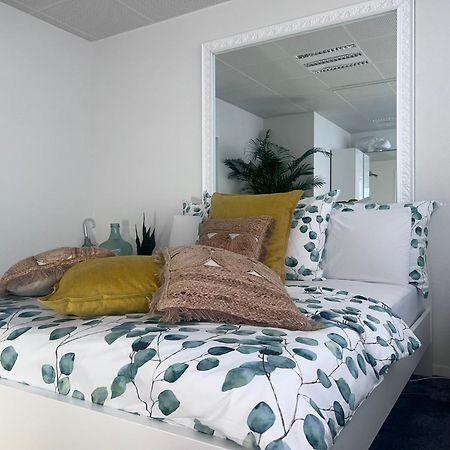 Business Sleeping Place Rolle Exterior photo