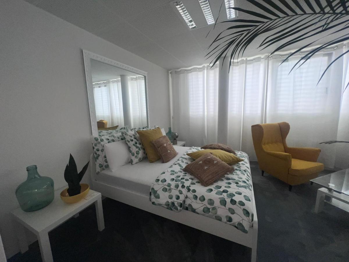 Business Sleeping Place Rolle Exterior photo